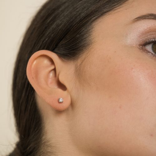 Orecchini punto luce Simona argento indossato