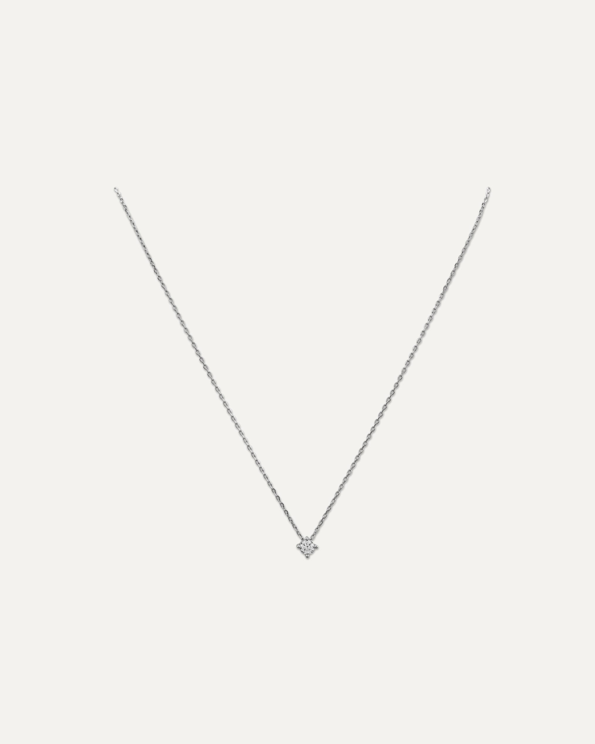 Collana d'argento con pendente brillante