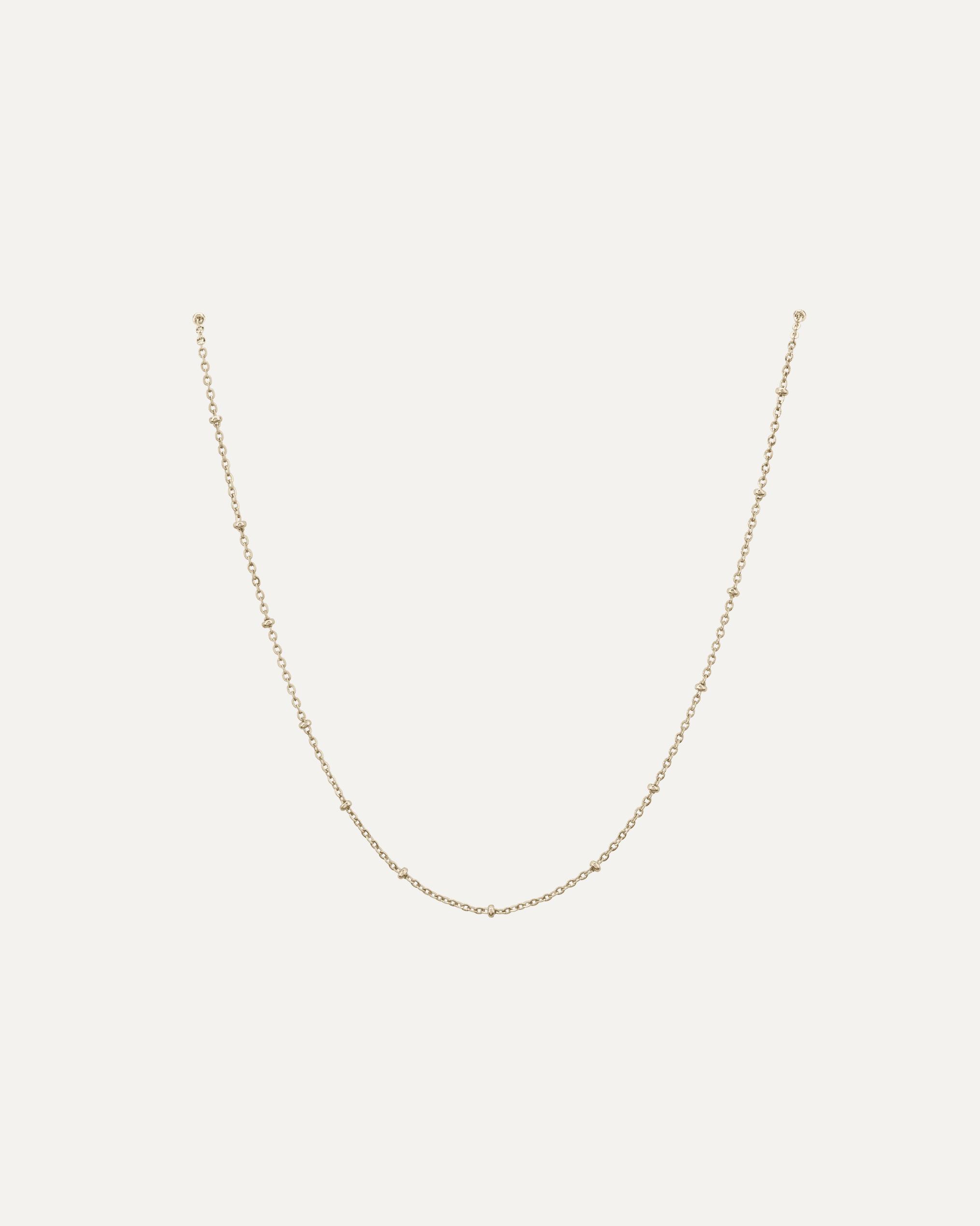 Collana elegante in oro semplice e delicato.