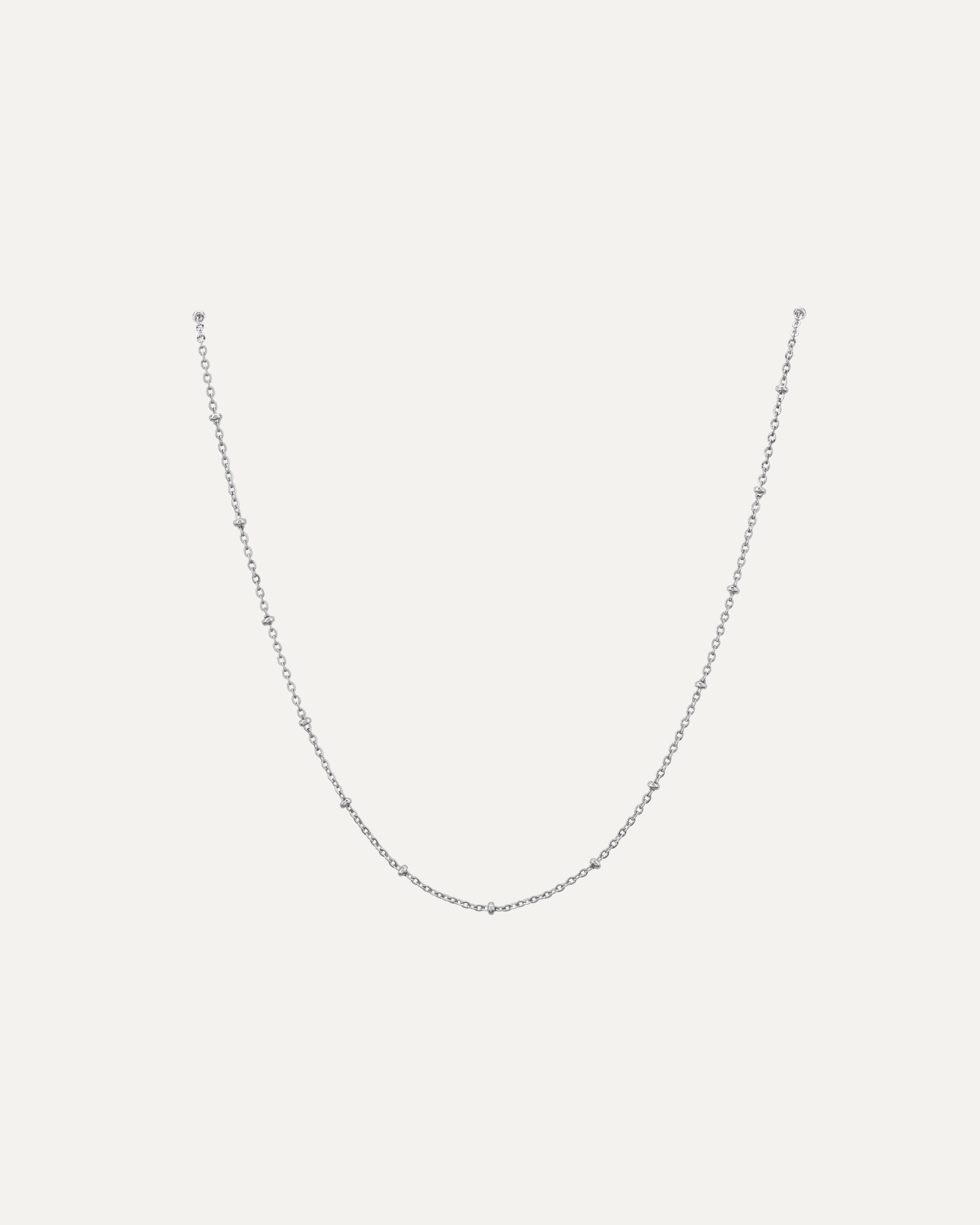 Collana di argento con dettagli delicati
