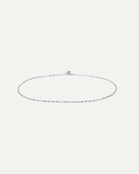 Bracciale elegante in argento lucido.