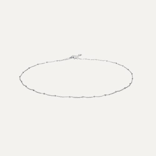 Collana argentata elegante e delicata.