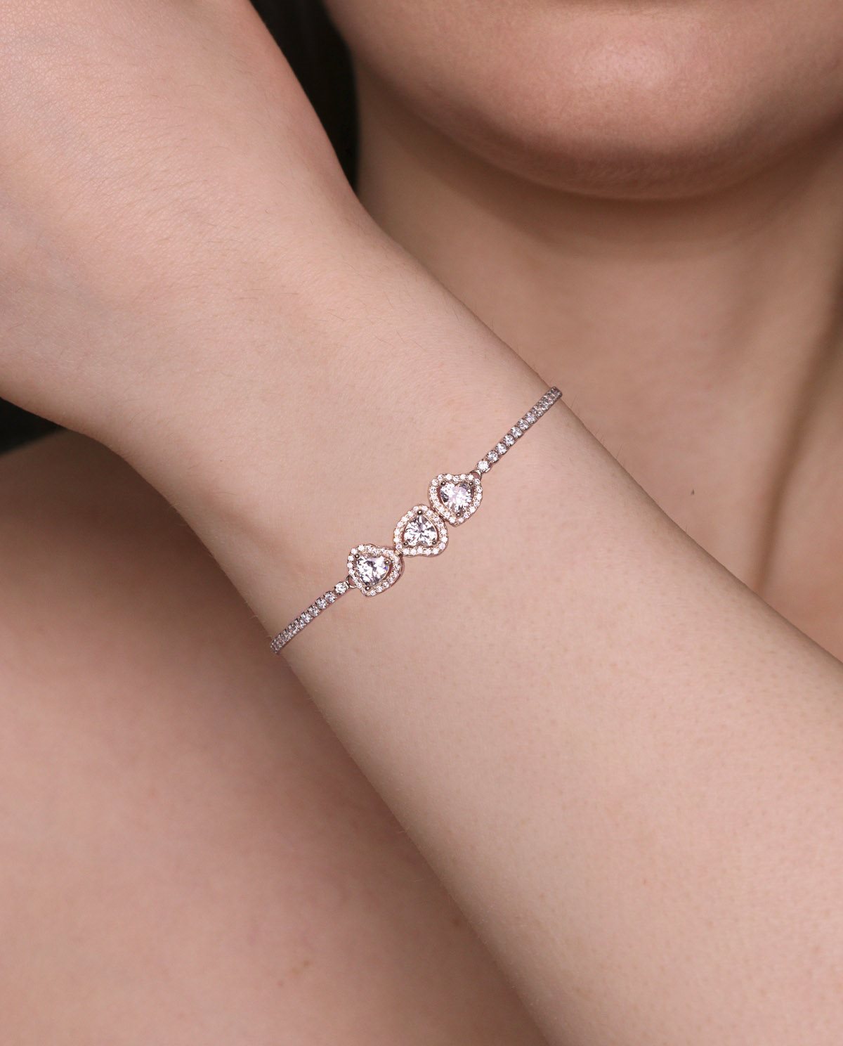 Bracciale con tre cuori in oro rosa