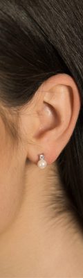 29-LUCILLA-ARGENTO-COPPIA_ind3 Orecchino con Perla Lucilla indossato Veramé